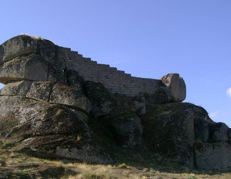 Ruínas do Castelo de Moreira de Rei, Portugal